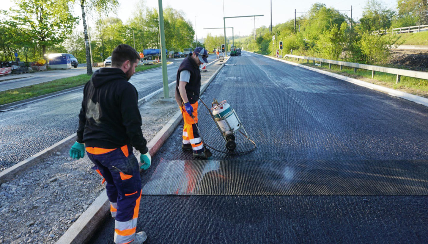 Asphalt pavement repair