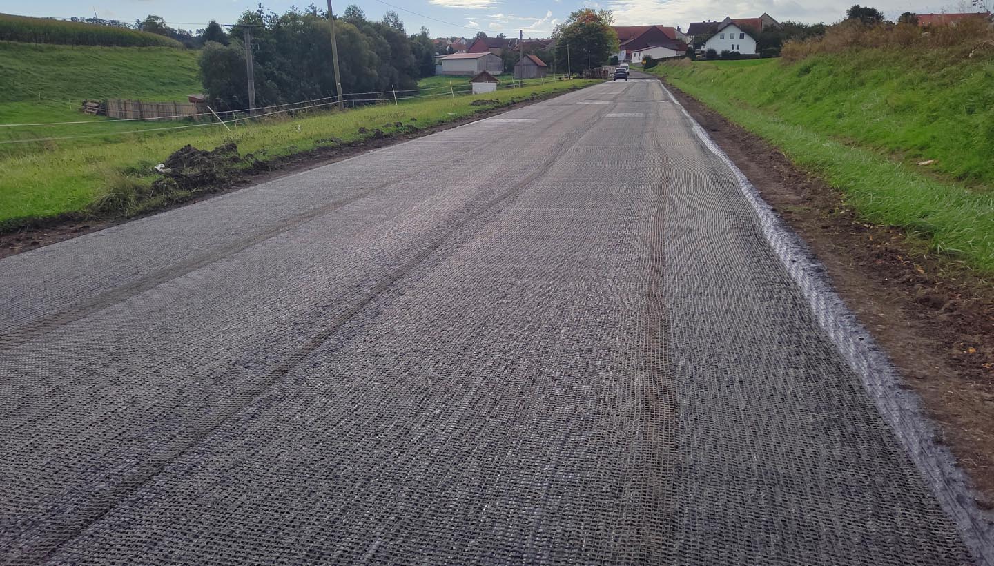 Asphalt reinforcement