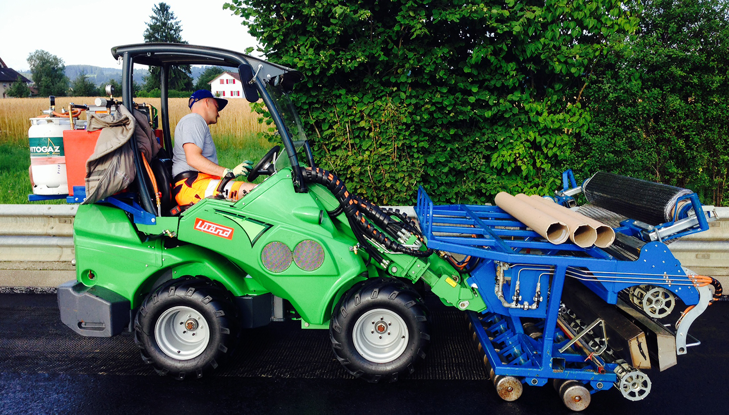 Asphalt pavement repair