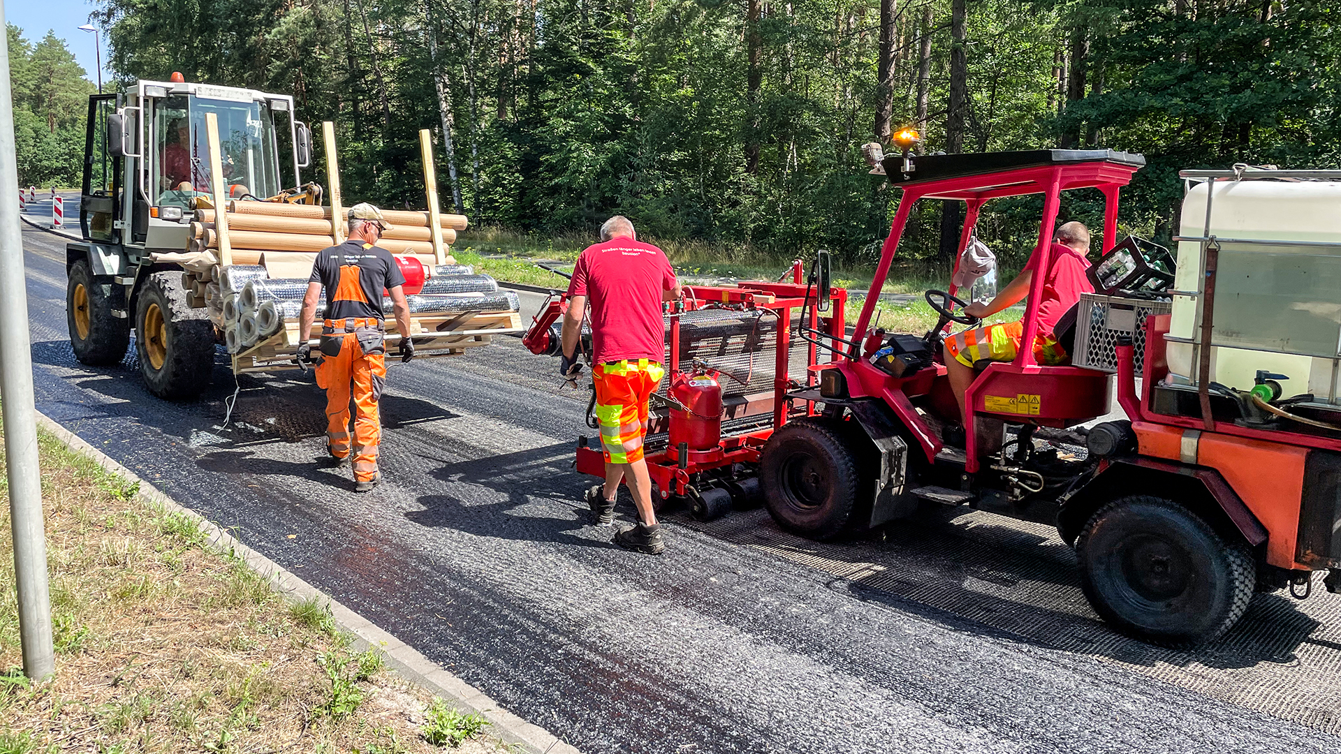 Reinforcement without synthetic fibres and non-woven