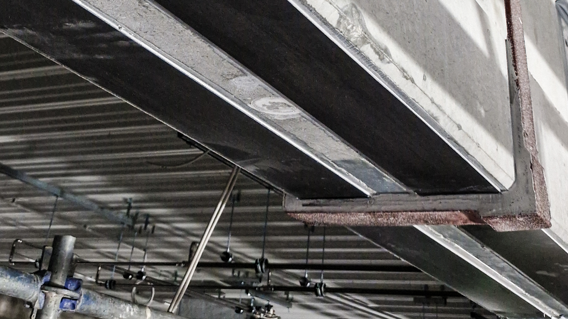 Reinforcement of a damaged tension truss