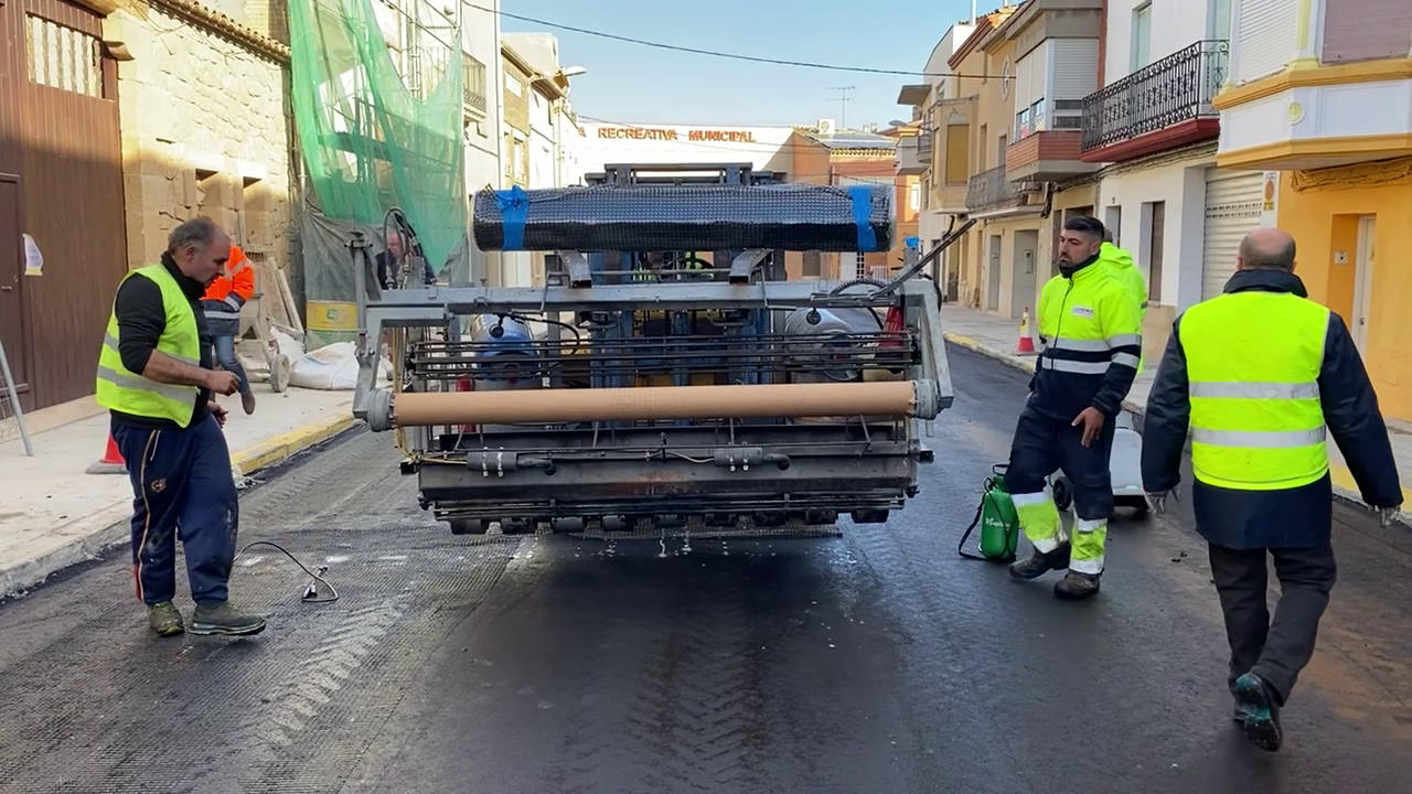 Asphalt reinforcement