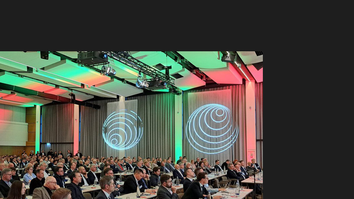 05_publikum-21.-deutsche-asphalttage_klein-1024x501.jpg