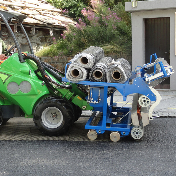 Mechanical application of S&P asphalt reinforcement (full surface) on broken tack coat