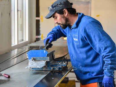The adhesive applicator from S&P can be used to apply adhesive to all carbon laminates quickly and easily. Image: S&P