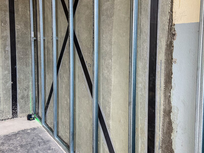 Shortly after the intervention, the walls were covered with plasterboard so that the reinforcement is no longer visible. Image: S&P