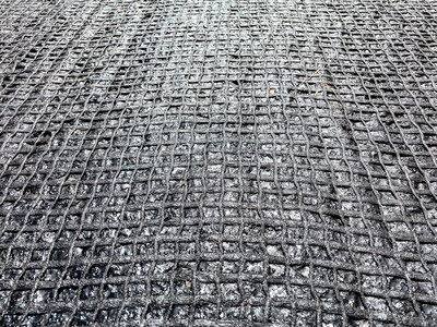 The knot-soft grid nestles very well onto the substrate. Image: Simpson Strong-Tie GmbH
