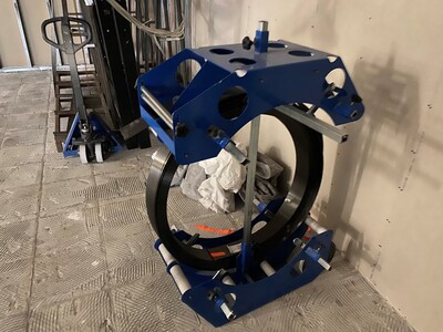 S&P unrolling device for carbon fibre composite laminates. The carbon fibre can be customised on site in desired lengths.