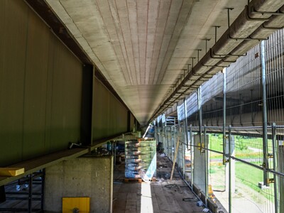 During preparation, the contractor has perfectly marked and sanded the substrate.