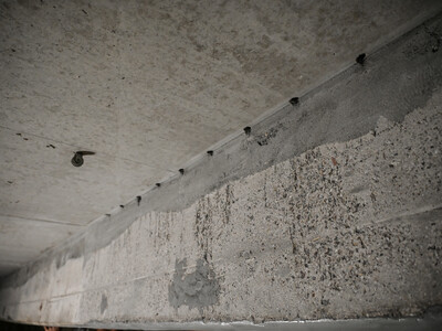 In preparation, the concrete beams were partially reprofiled and the holes for the carbon anchors were drilled in the concrete.
