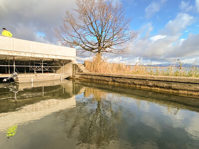 The Garnhänki boat shelter is located in Richterswil on Lake Zurich.