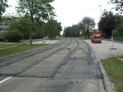 Asphalt reinforcement grid installed
