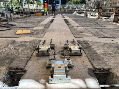 Alignment of the prestressing devices over a length of 12 m.